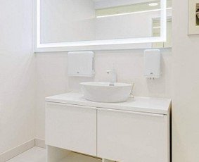 Minimalistinė vonios spintelė